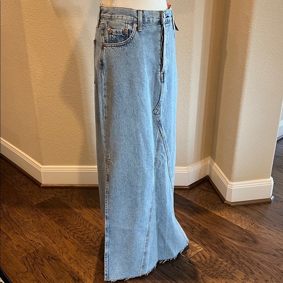 Levi’s Maxi Denim Skirt NWT Size 26 - Picture 2 of 16